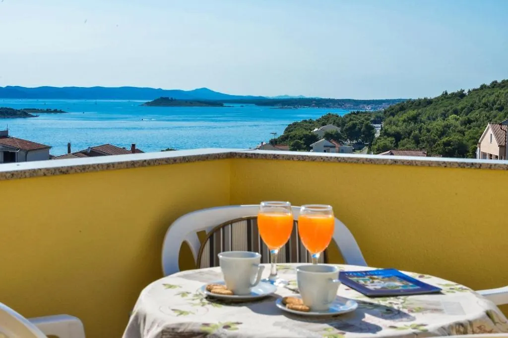 Apartment In Drage With Sea Views, Balcony, Air Conditioning, Wifi 566-1