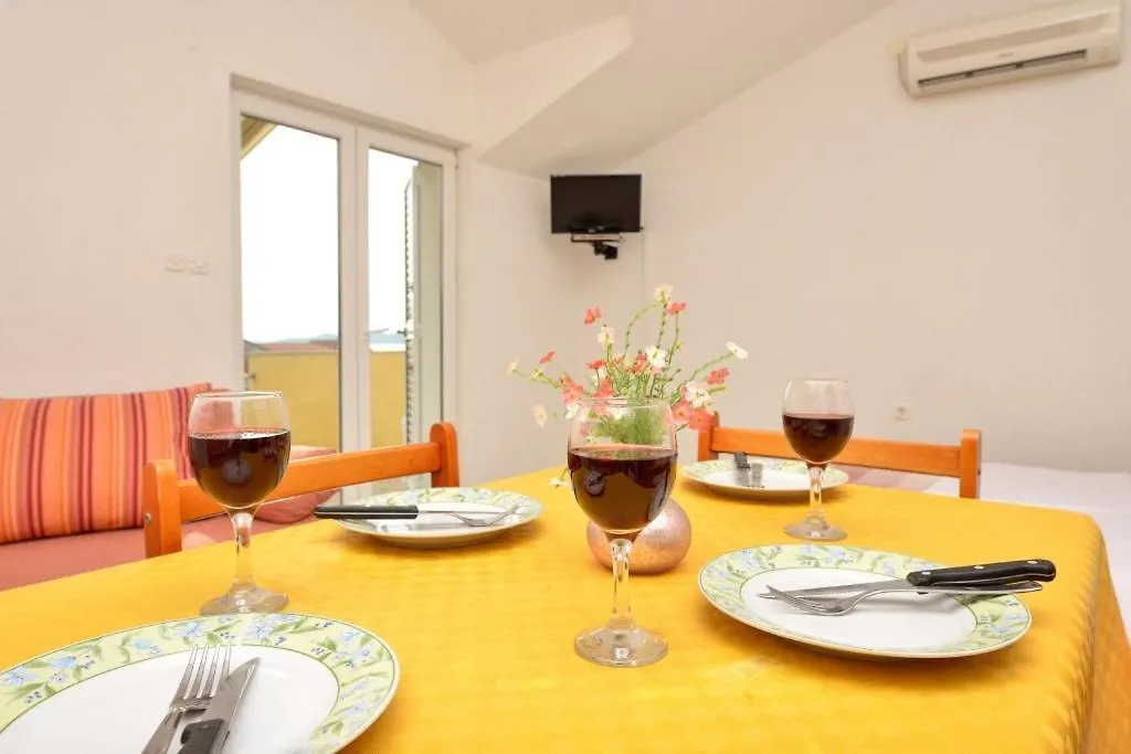 Apartment In Drage With Sea Views, Balcony, Air Conditioning, Wifi 566-1