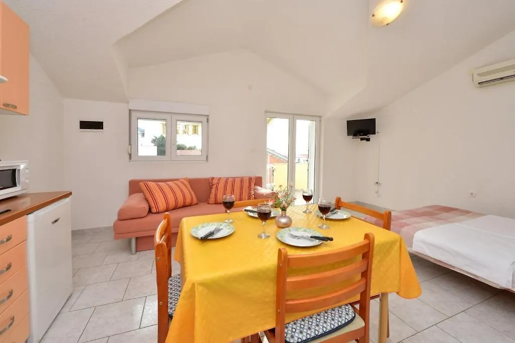 Apartment In Drage With Sea Views, Balcony, Air Conditioning, Wifi 566-1