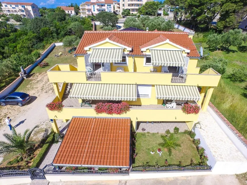 Apartment In Drage With Sea Views, Balcony, Air Conditioning, Wifi 566-1
