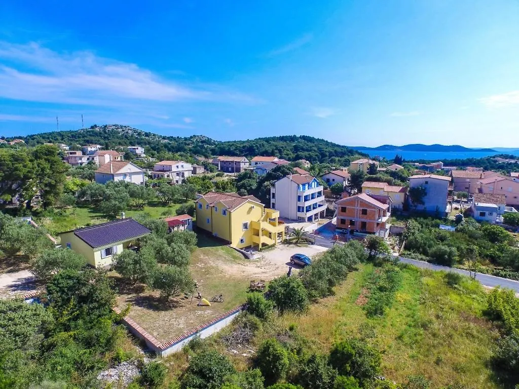 Apartment In Drage With Sea Views, Balcony, Air Conditioning, Wifi 566-1