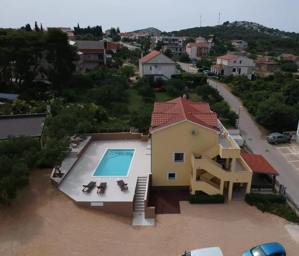 Apartment In Drage With Sea Views, Balcony, Air Conditioning, Wifi 566-1